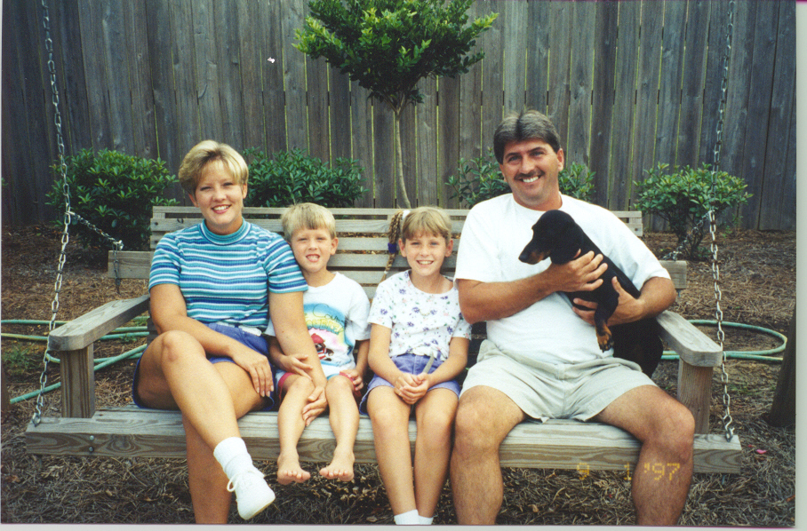 toddfam1.jpg (700537 bytes)